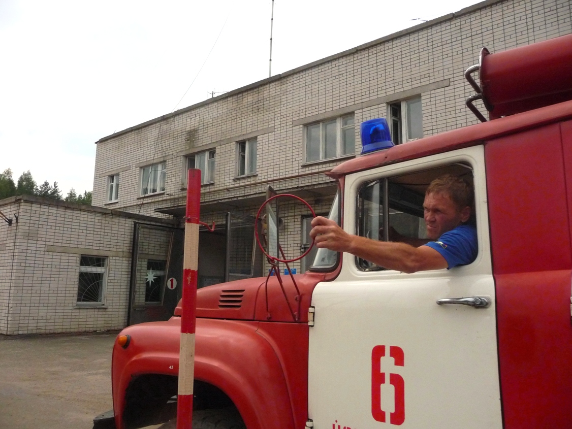 Эй, пожарная бригада! Поторапливаться надо!