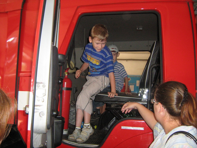 Дети в пожарной части